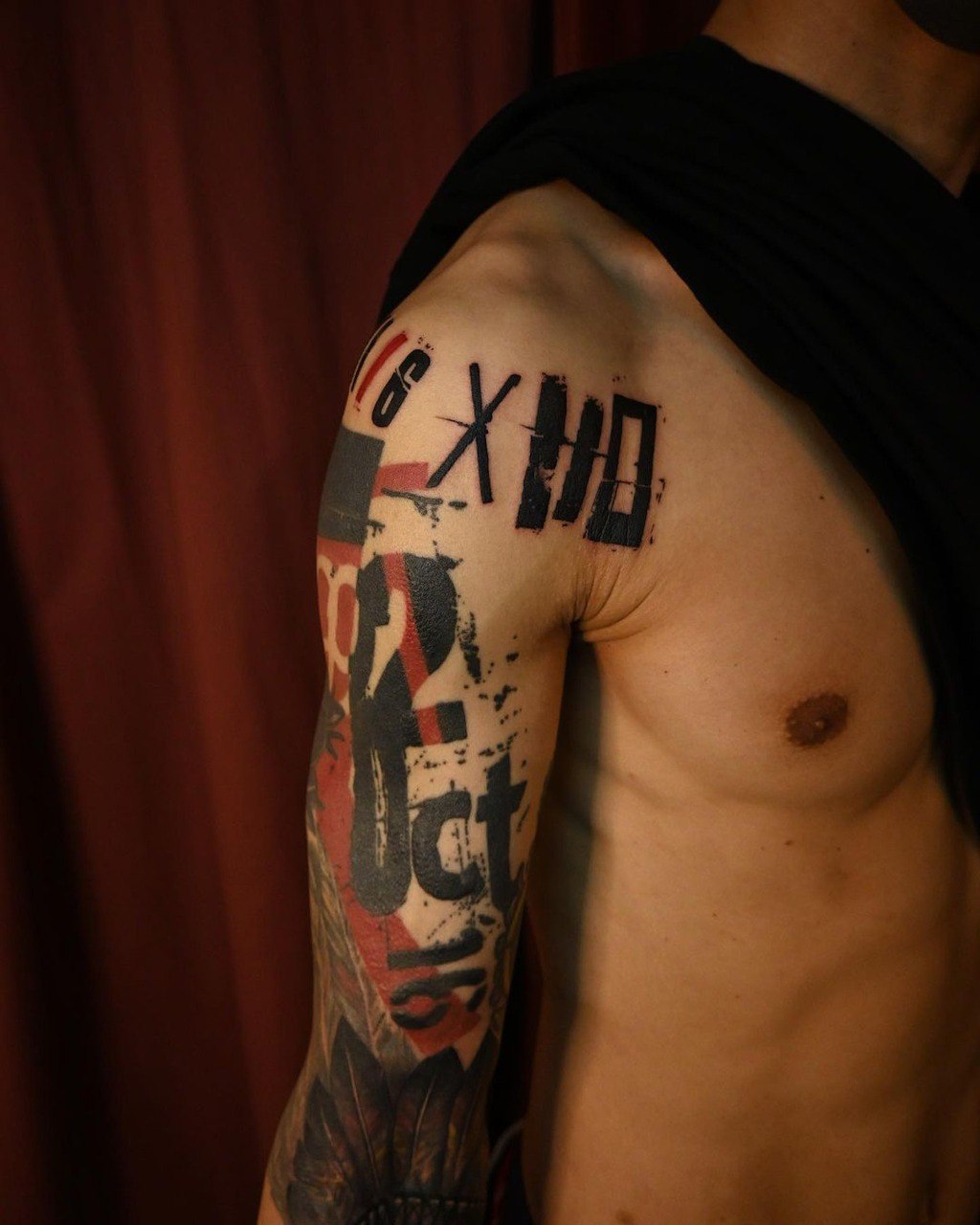 AK的新紋身，寫上自己生日日期。